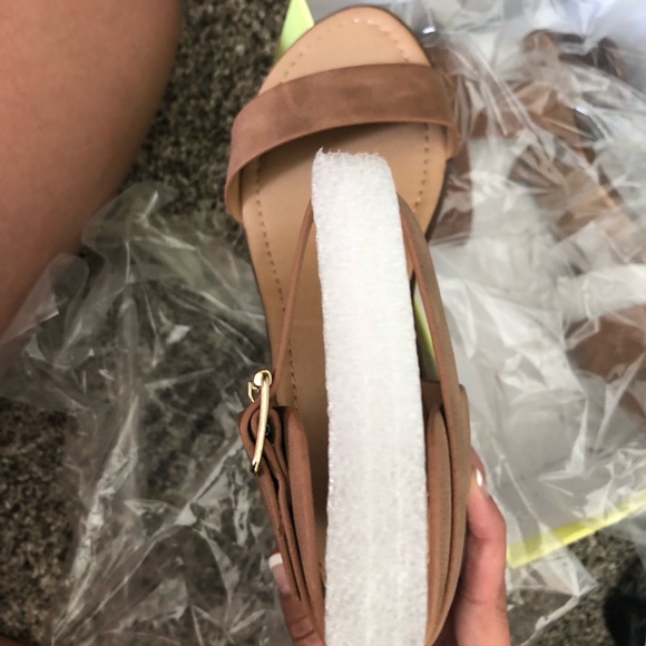 Vici Doria Heeled Nubuck Sandal NWT - Picture 3 of 5